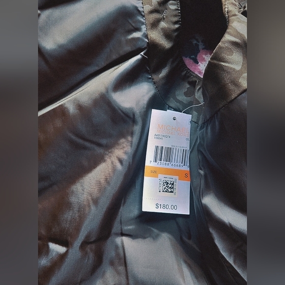 Michael Kors green puffer vest - Picture 5 of 7